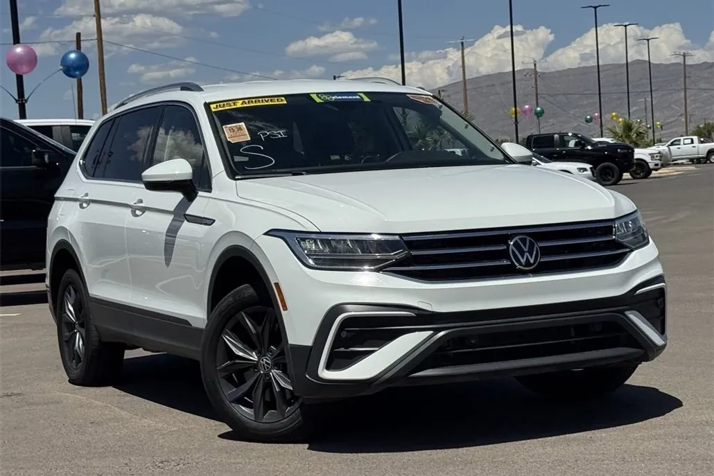 2024 Volkswagen Tiguan SE Wolfsburg Edition photo 1
