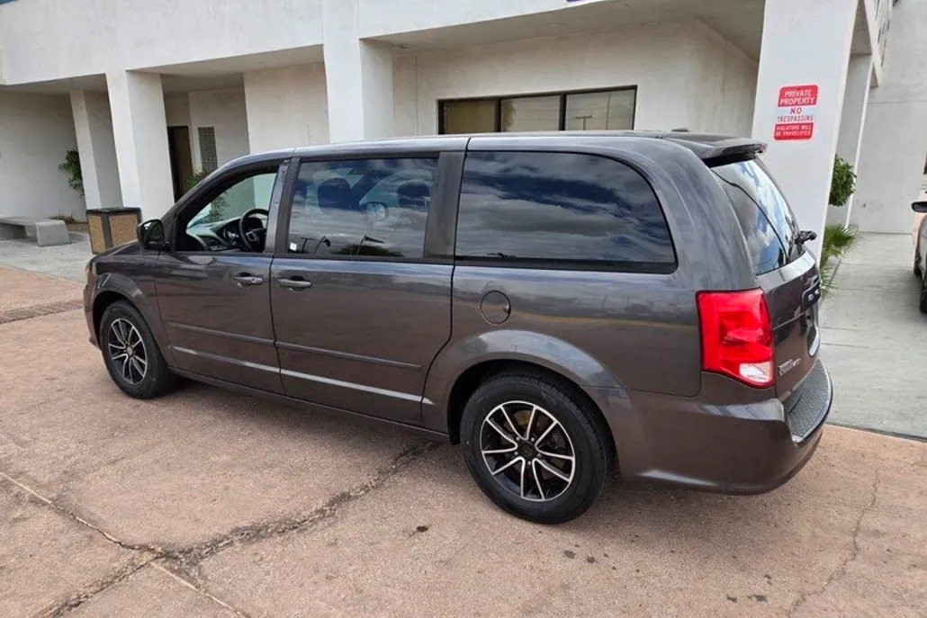 2015 Dodge Grand Caravan SE photo 1