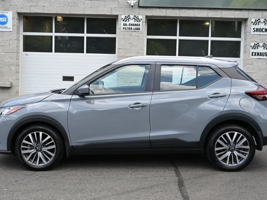 2024 Nissan Kicks SV photo 1
