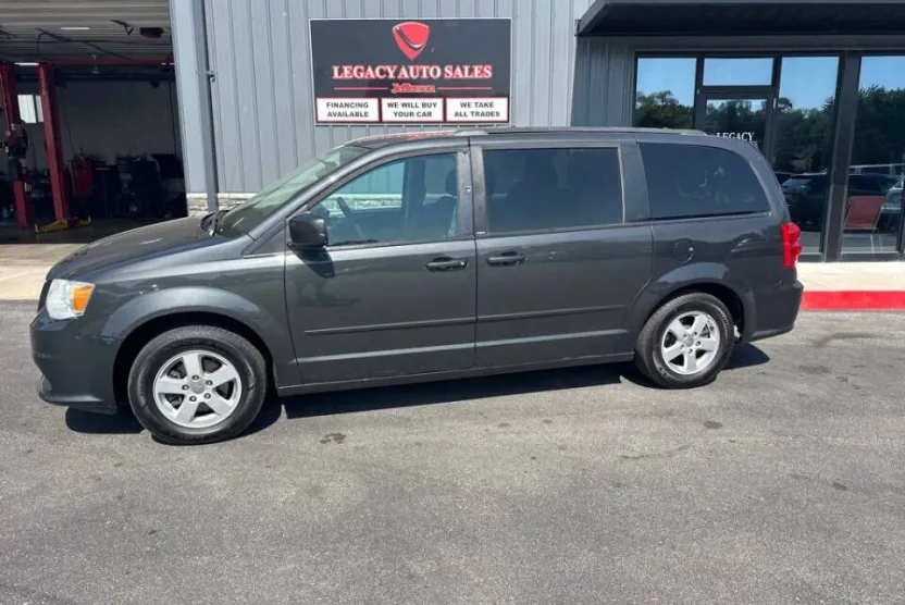 2012 Dodge Grand Caravan SXT photo 1