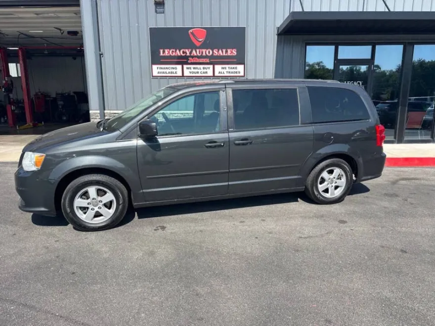 2012 Dodge Grand Caravan SXT photo 1