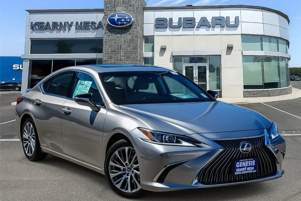 2021 Lexus ES 300h photo 1