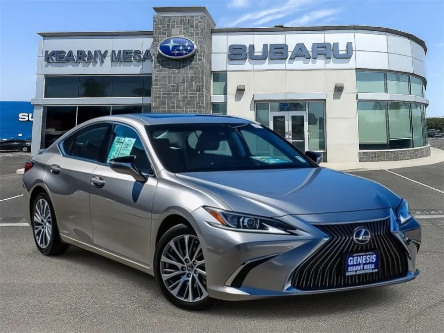 2021 Lexus ES 300h photo 1