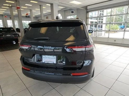 2023 Jeep Grand Cherokee Altitude photo 4