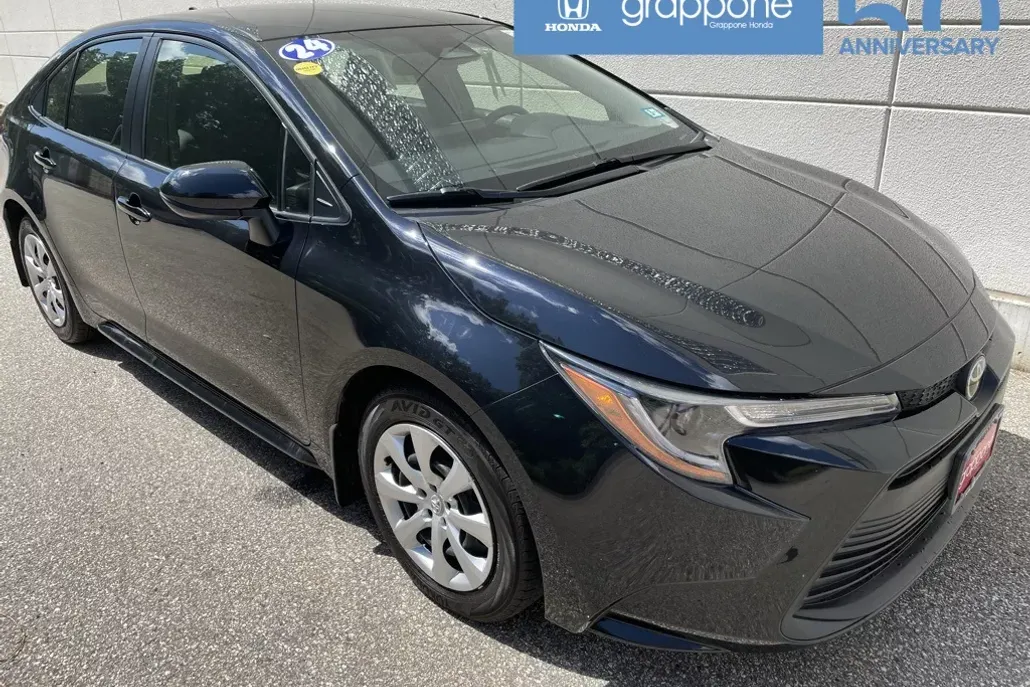 2024 Toyota Corolla LE photo 1