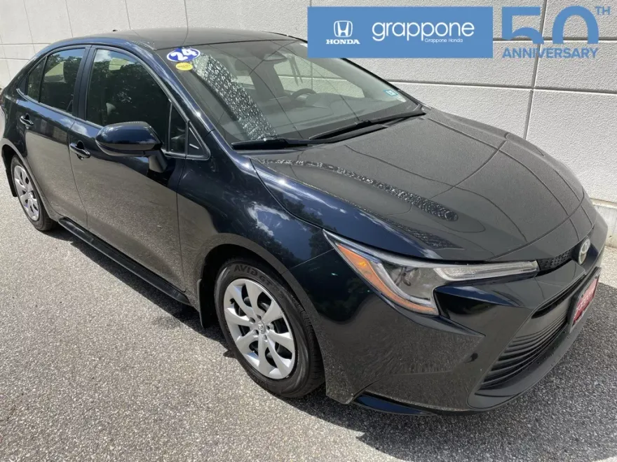 2024 Toyota Corolla LE photo 1