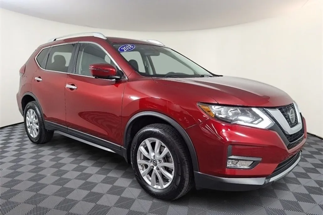 2018 Nissan Rogue SV photo 1