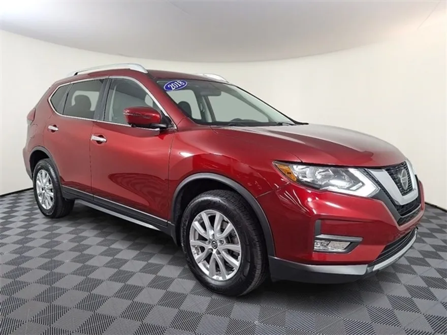 2018 Nissan Rogue SV photo 1