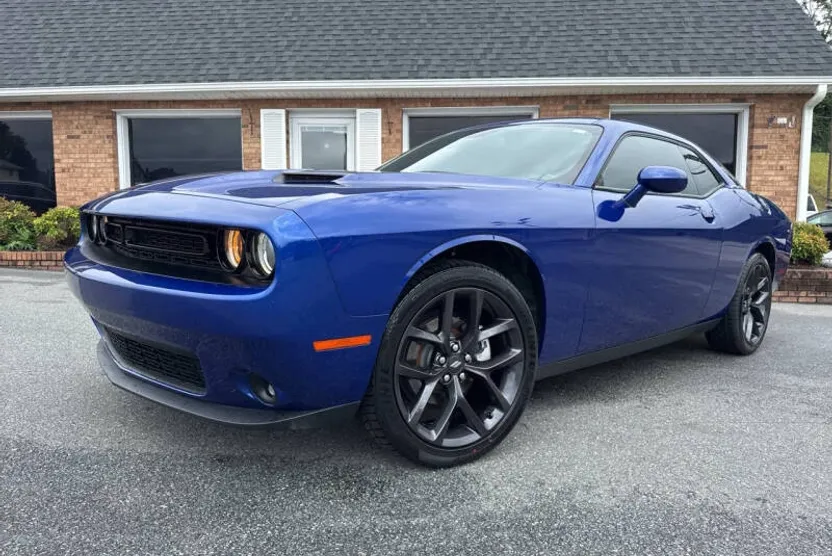 2021 Dodge Challenger SXT photo 1