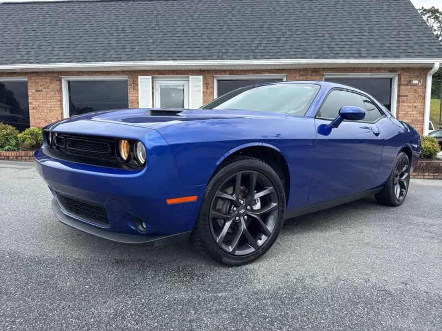 2021 Dodge Challenger SXT photo 1