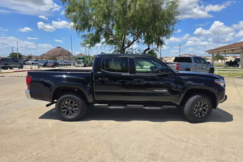 2023 Toyota Tacoma SR5 photo 1