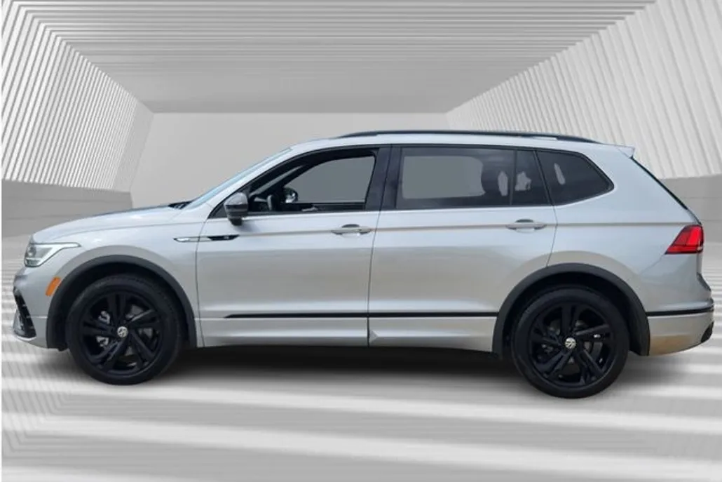 2023 Volkswagen Tiguan SE R-Line Black photo 1