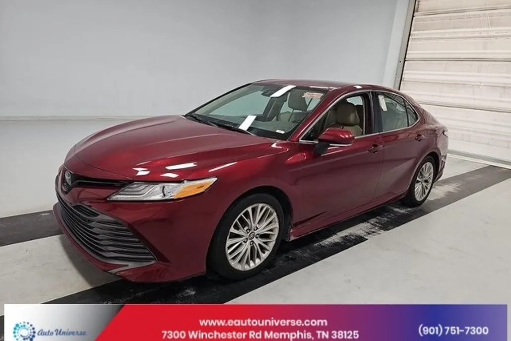 2020 Toyota Camry XLE photo 1