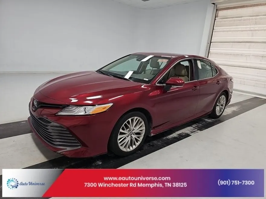 2020 Toyota Camry XLE photo 1