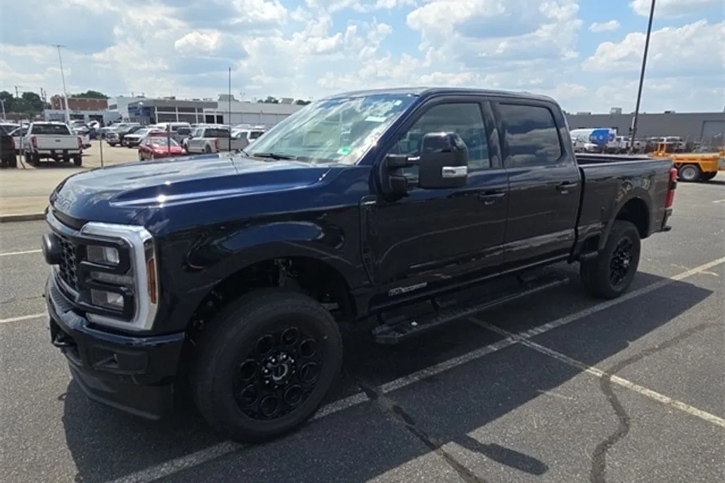 2025 Ford F-250 Lariat photo 1