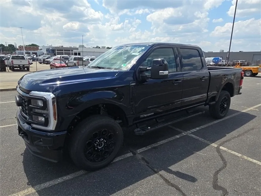 2025 Ford F-250 Lariat photo 1