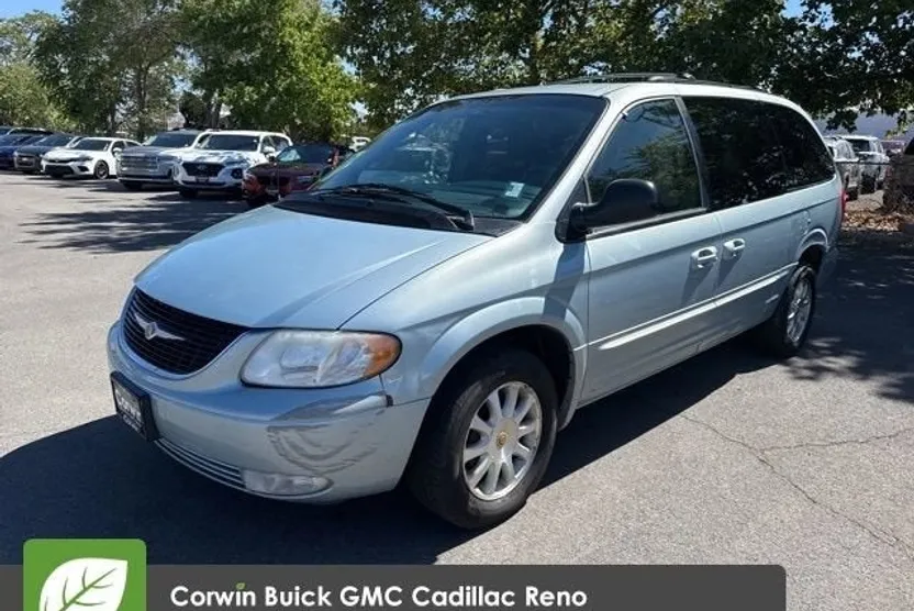 2002 Chrysler Town & Country LXi photo 1