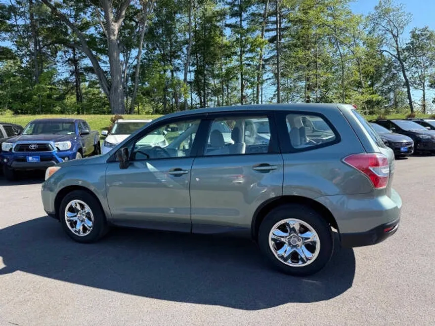 2014 Subaru Forester Base photo 1