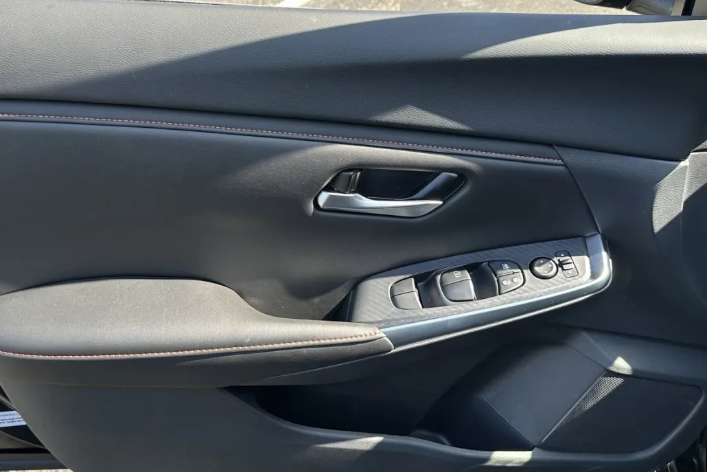 2025 Nissan Sentra SR photo 1