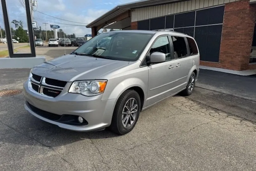 2017 Dodge Grand Caravan SXT photo 1