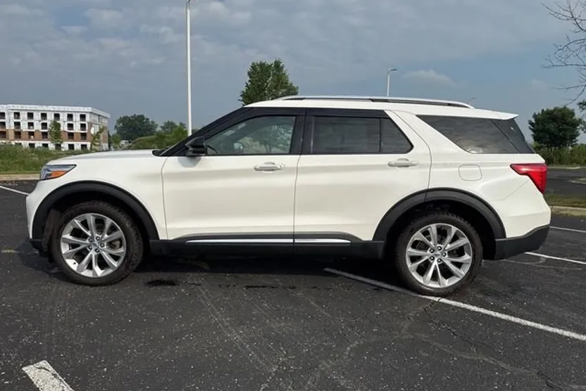 2023 Ford Explorer Platinum photo 1