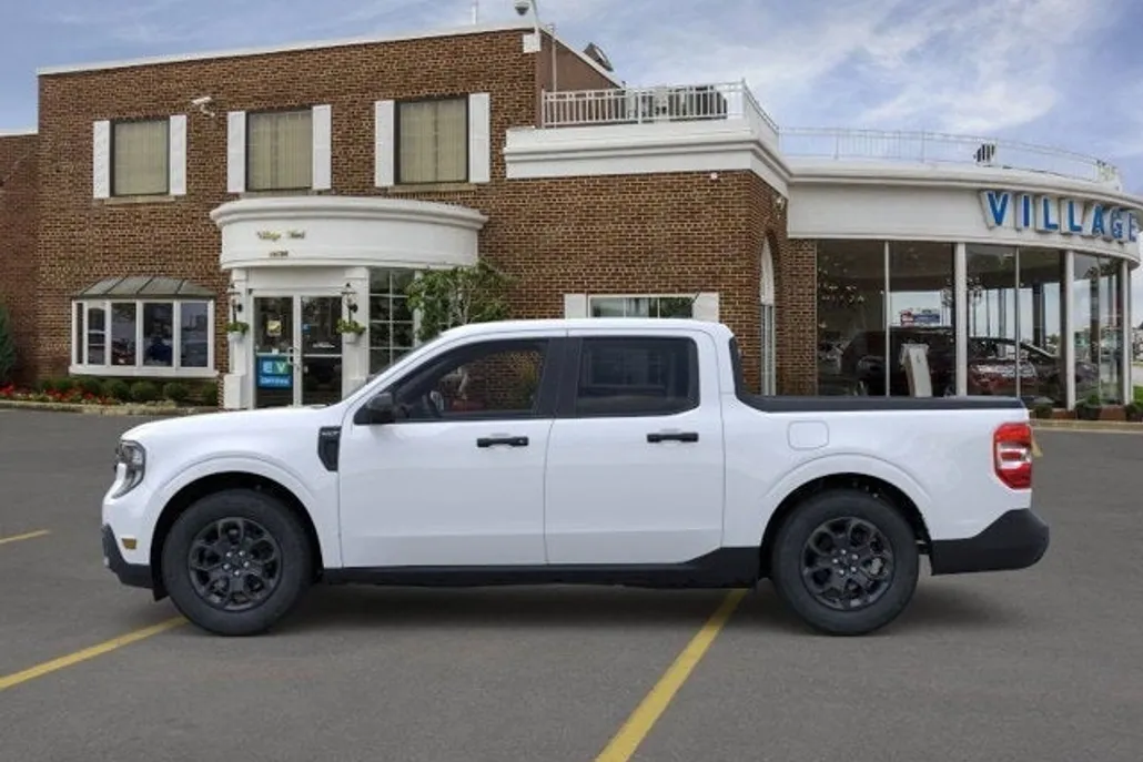 2025 Ford Maverick XLT photo 1