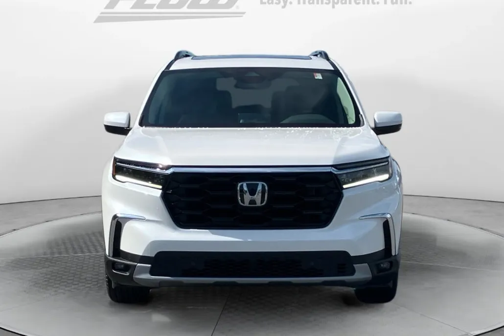 2025 Honda Pilot Touring photo 1