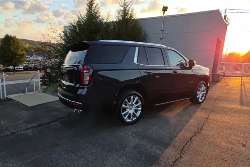 2022 Chevrolet Tahoe High Country photo 1