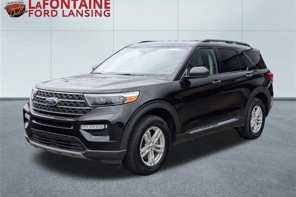 2023 Ford Explorer XLT photo 1