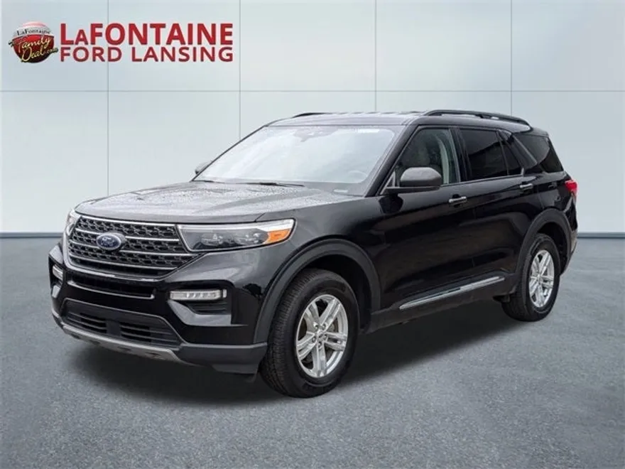 2023 Ford Explorer XLT photo 1