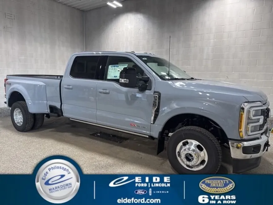 2025 Ford F-350 Lariat photo 1