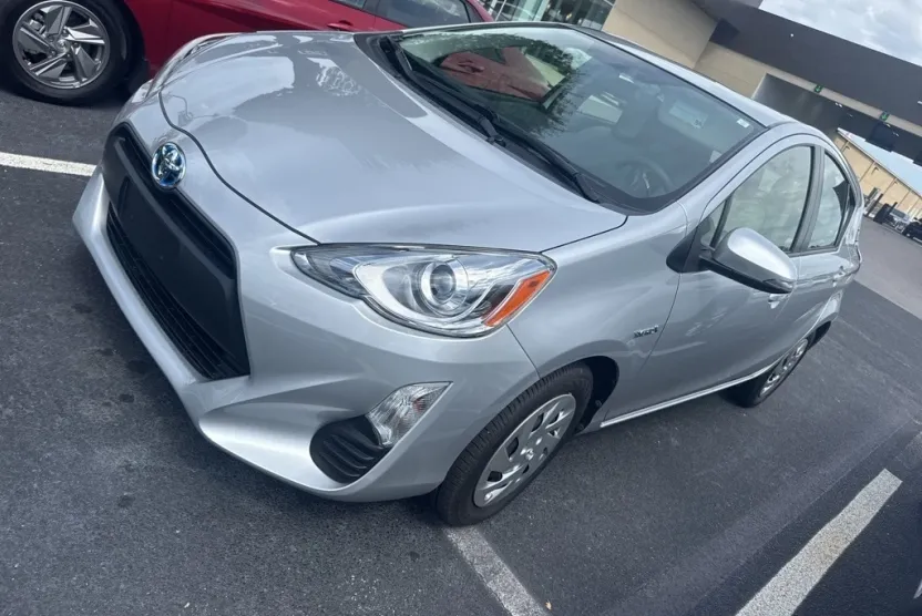 2016 Toyota Prius C Four photo 1