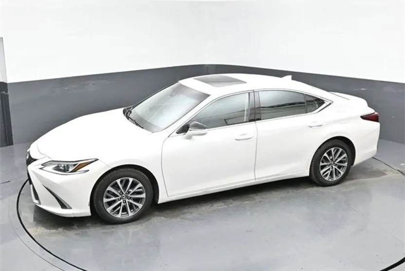 2022 Lexus ES 250 photo 1