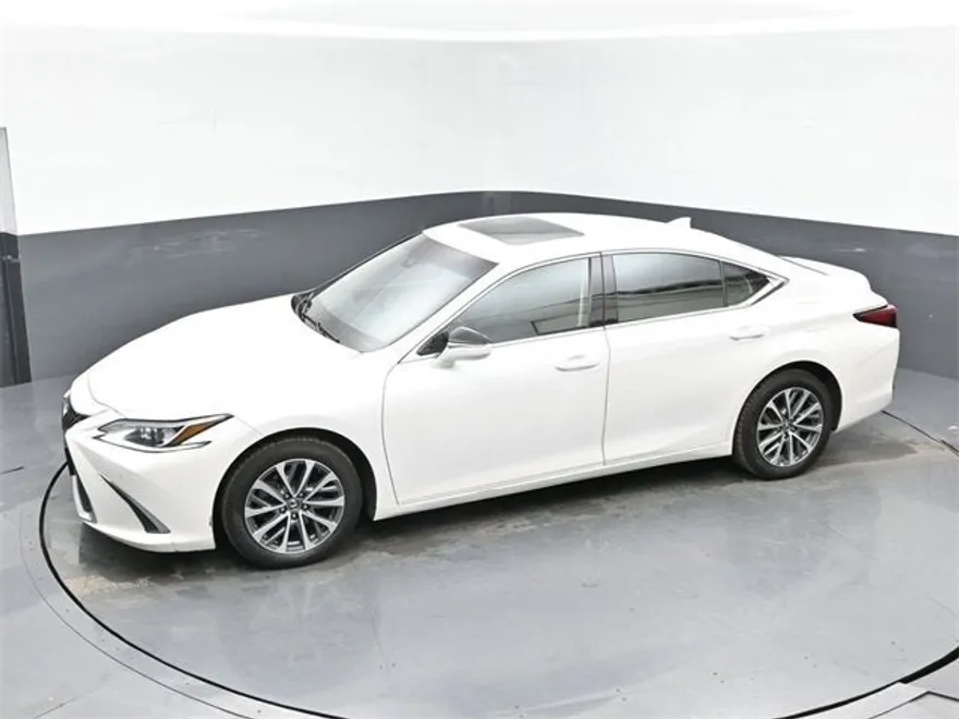 2022 Lexus ES 250 photo 1