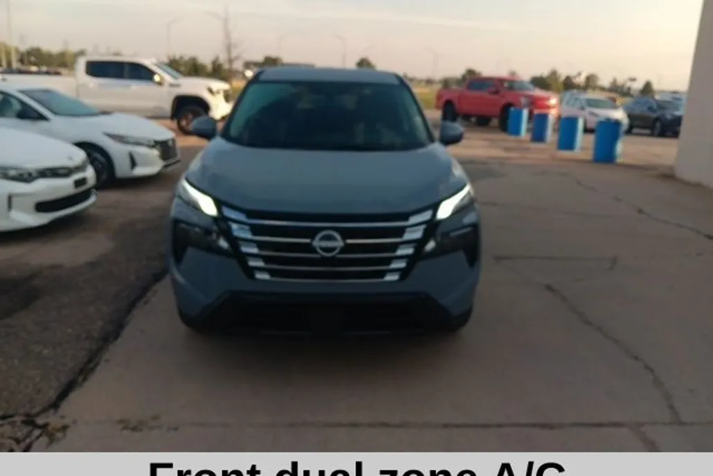 2026 Nissan Rogue SV photo 1