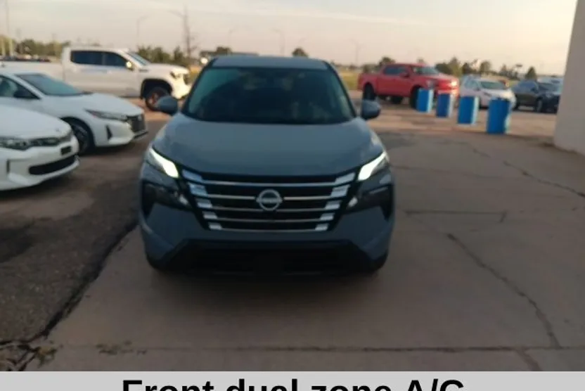 2026 Nissan Rogue SV photo 1