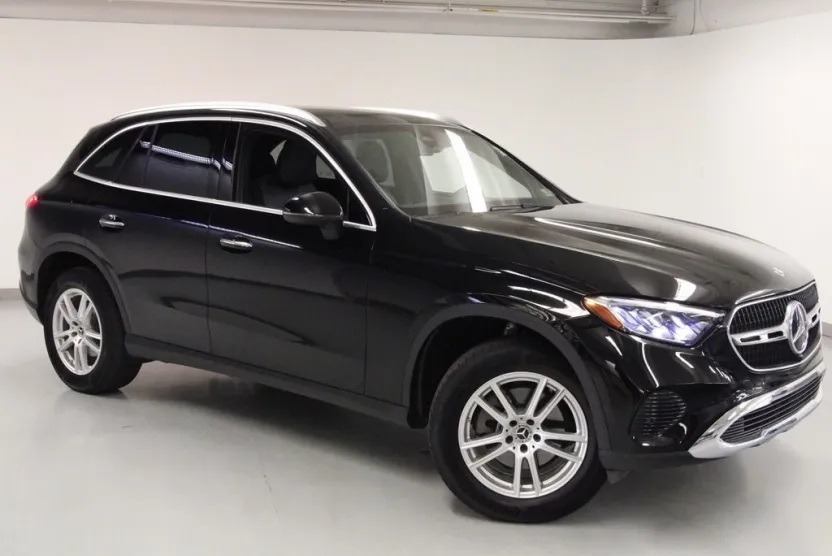 2025 Mercedes Benz GLC 300 photo 1