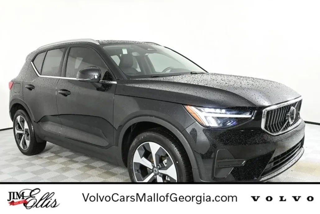 2025 Volvo XC40 Core photo 1