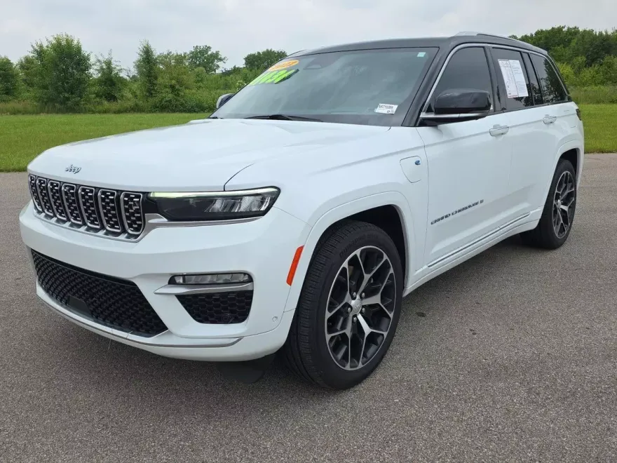 2022 Jeep Cherokee 4xe Summit Reserve photo 1