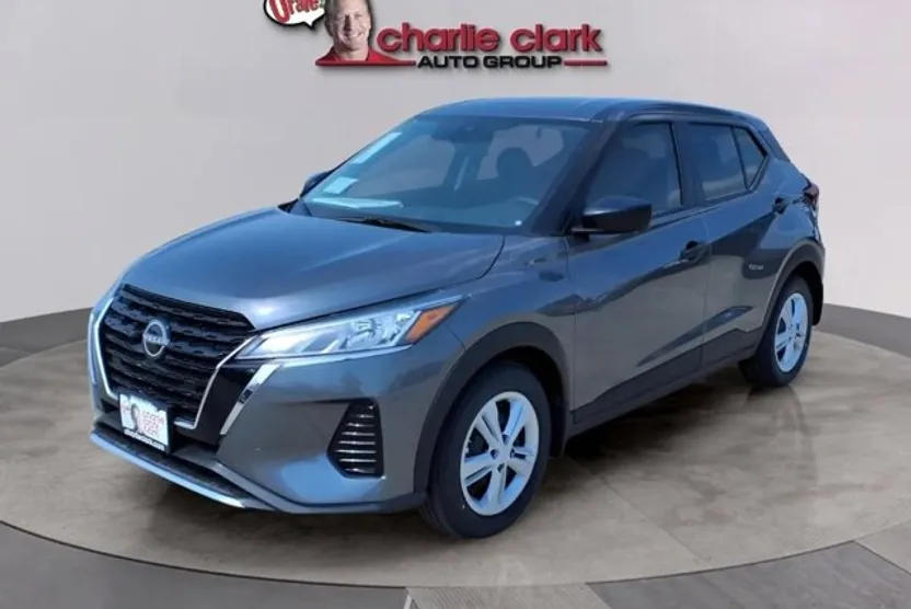 2025 Nissan Kicks Play S photo 1