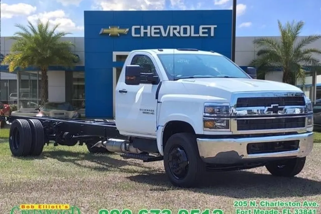 2024 Chevrolet Silverado 6500HD Work Truck photo 1