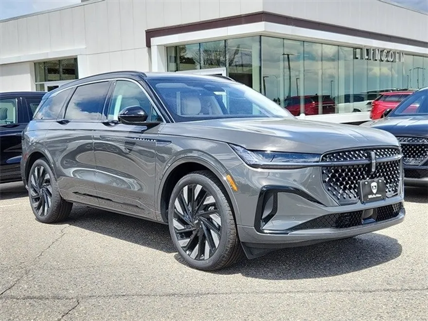2025 Lincoln Nautilus Black Label photo 1