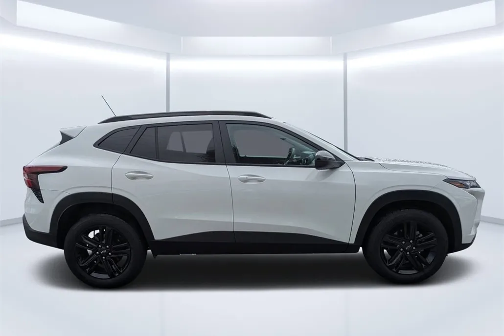 2025 Chevrolet Trax ACTIV photo 1