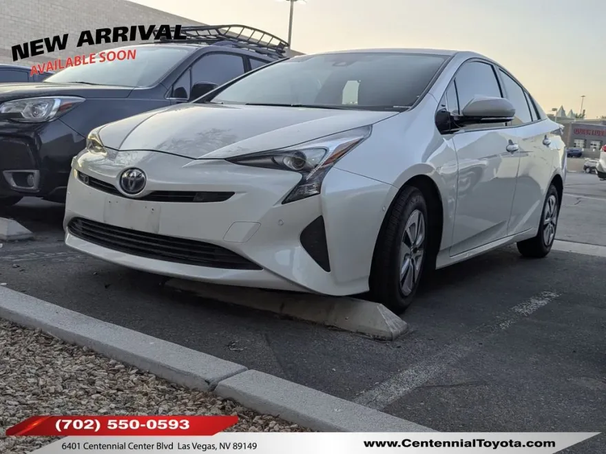 2018 Toyota Prius Three photo 1
