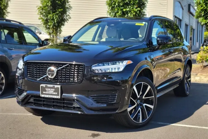 2023 Volvo XC90 Plus photo 1