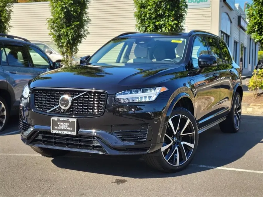 2023 Volvo XC90 Plus photo 1