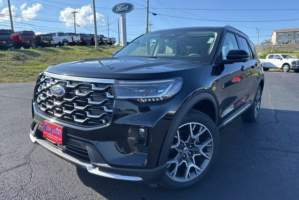 2025 Ford Explorer Platinum photo 1