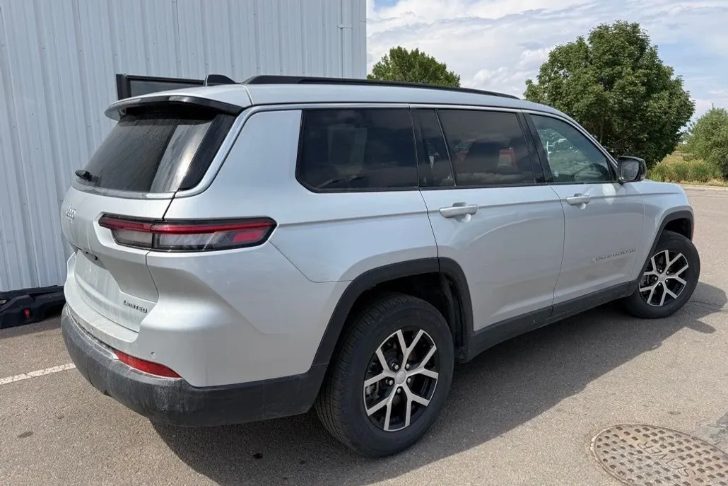 2024 Jeep Grand Cherokee Limited photo 1