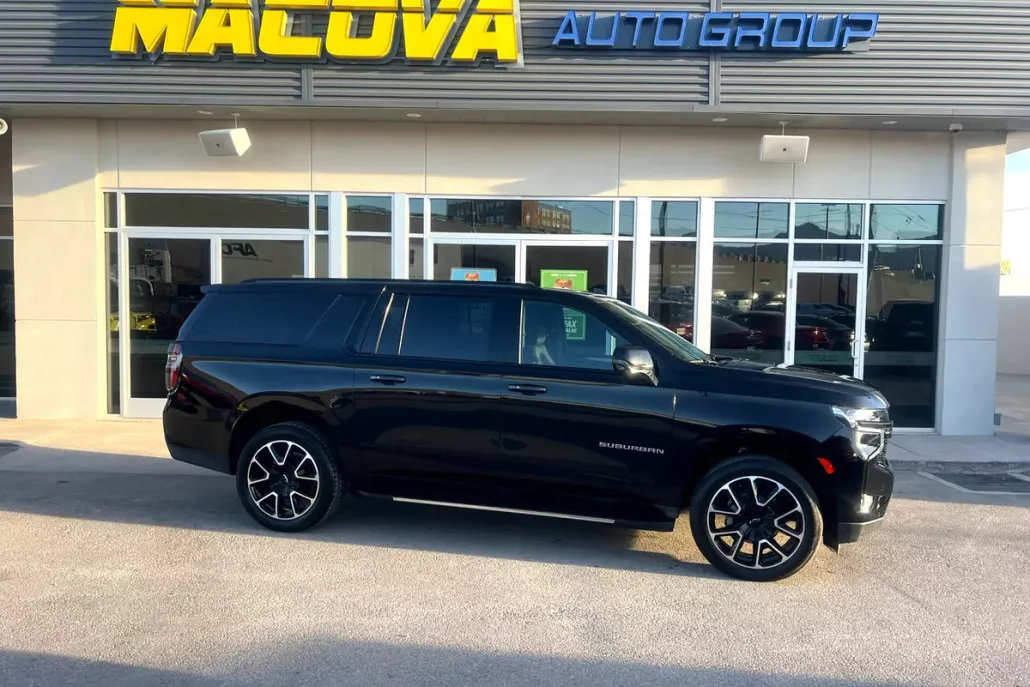 2023 Chevrolet Suburban RST photo 1