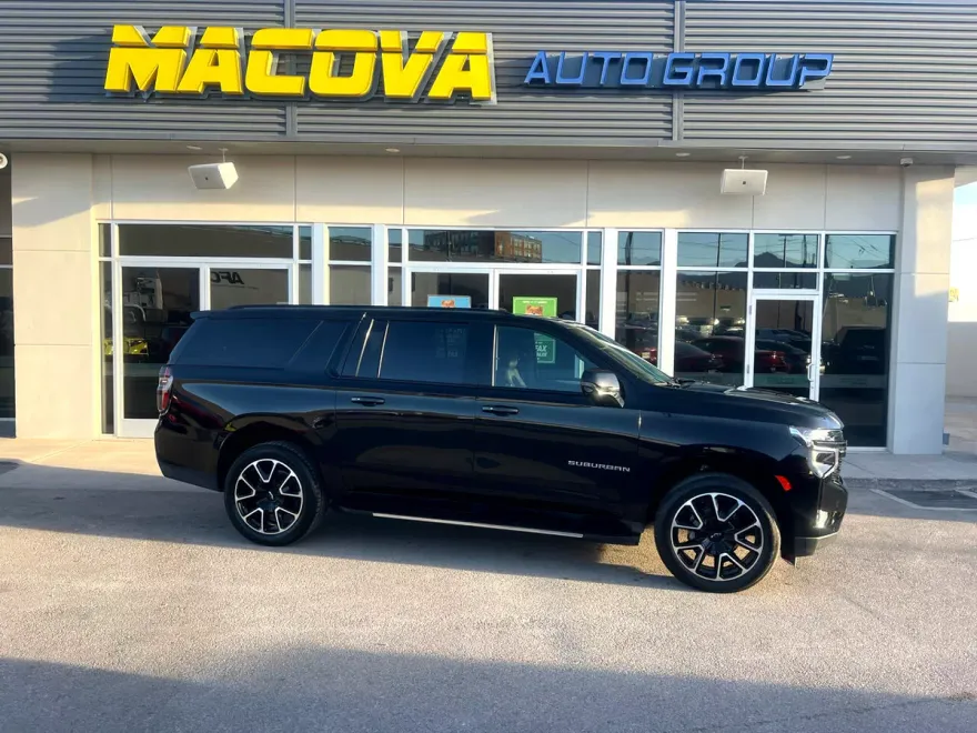 2023 Chevrolet Suburban RST photo 1